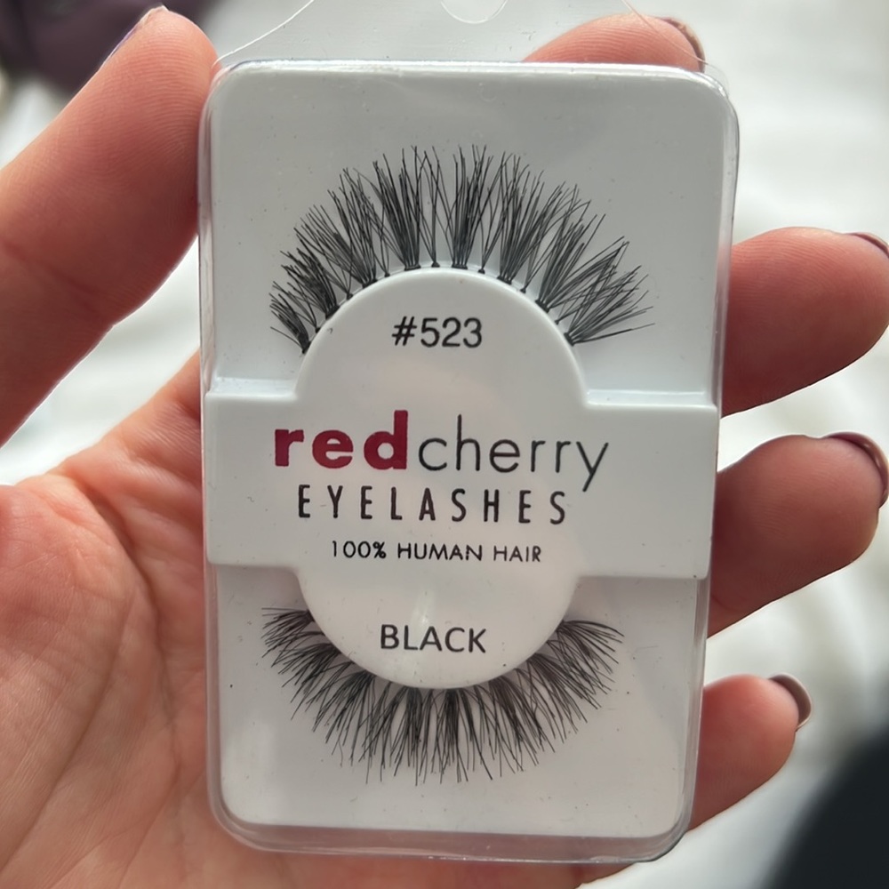 Lashes - Picture 2 of 3